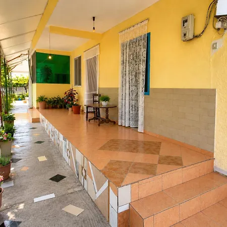 Garden Oasis In Prázdninový dům Vlorë